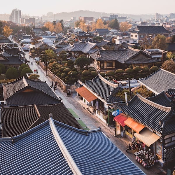 Südkorea by Train: Zum Hanok Village & Seouls Skyline