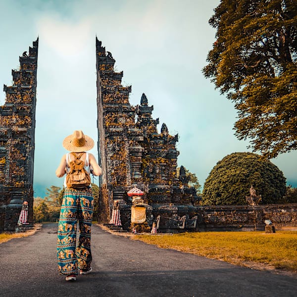 Indonesien Intense: From Sulawesi Locals to Bali Paradise