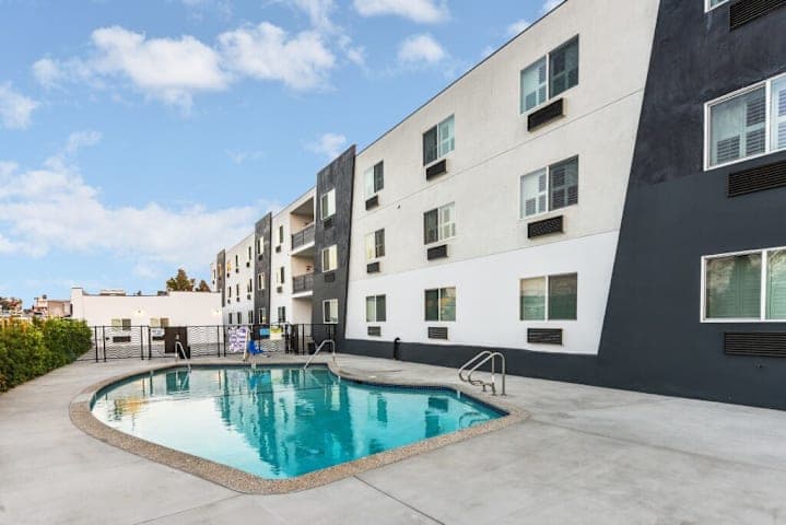 Hollywood Inn Suites Hotel thumbnail